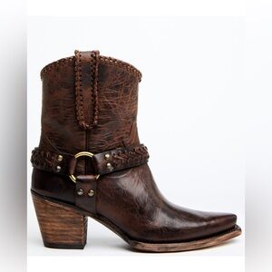 CLEO + WOLF WOMEN'S WILLOW FASHION BOOTIES - SNIP TOE